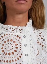 White-Broderie-Anglaise_2