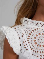 White-Broderie-Anglaise_3